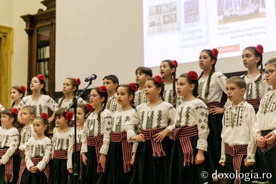 Două volume, semnate de părintele Nicolae Dura, au fost prezentate la Iași / Foto: pr. Silviu Cluci Două volume, semnate de părintele Nicolae Dura, au fost prezentate la Iași / Foto: pr. Silviu Cluci