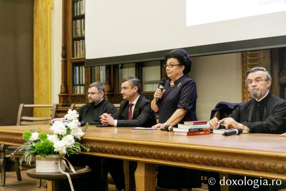 Două volume, semnate de părintele Nicolae Dura, au fost prezentate la Iași / Foto: pr. Silviu Cluci Două volume, semnate de părintele Nicolae Dura, au fost prezentate la Iași / Foto: pr. Silviu Cluci